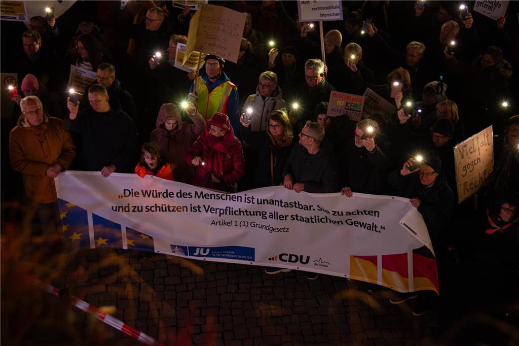 5000 Dorstener demonstrieren für die Demokratie: Viele Fotos von der Kundgebung auf dem Marktplatz