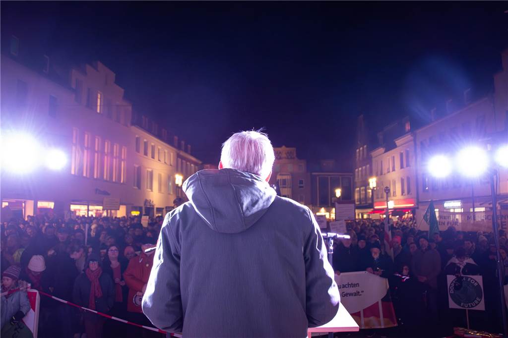 5000 Dorstener demonstrieren für die Demokratie: Viele Fotos von der Kundgebung auf dem Marktplatz