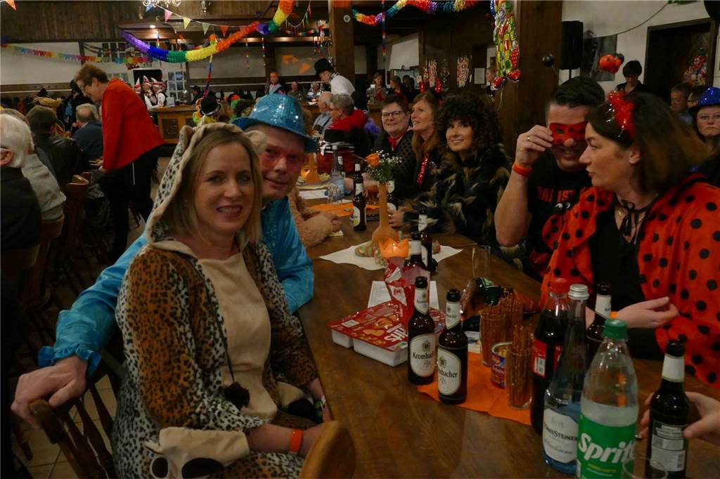 Viele Bilder: Kolpingkarneval in Graes: Grandioser Büttenabend