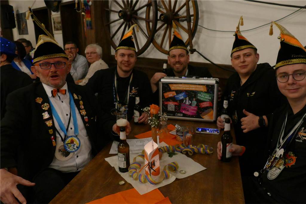 Viele Bilder: Kolpingkarneval in Graes: Grandioser Büttenabend