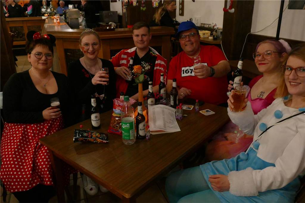 Viele Bilder: Kolpingkarneval in Graes: Grandioser Büttenabend