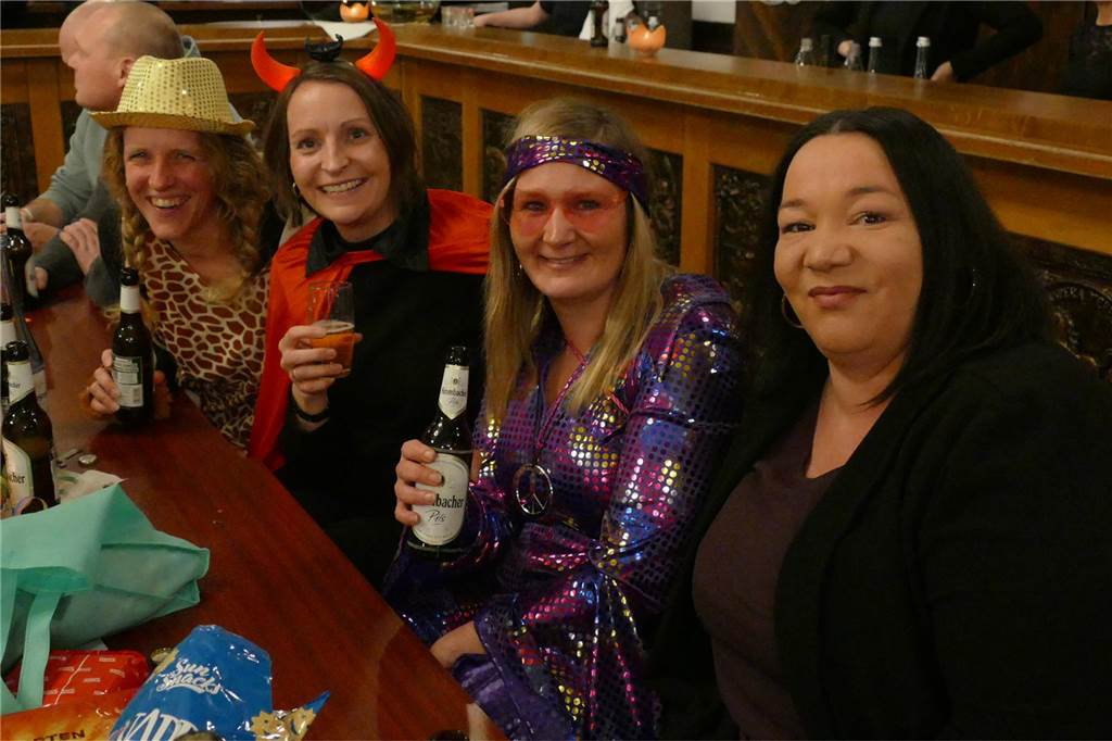 Viele Bilder: Kolpingkarneval in Graes: Grandioser Büttenabend