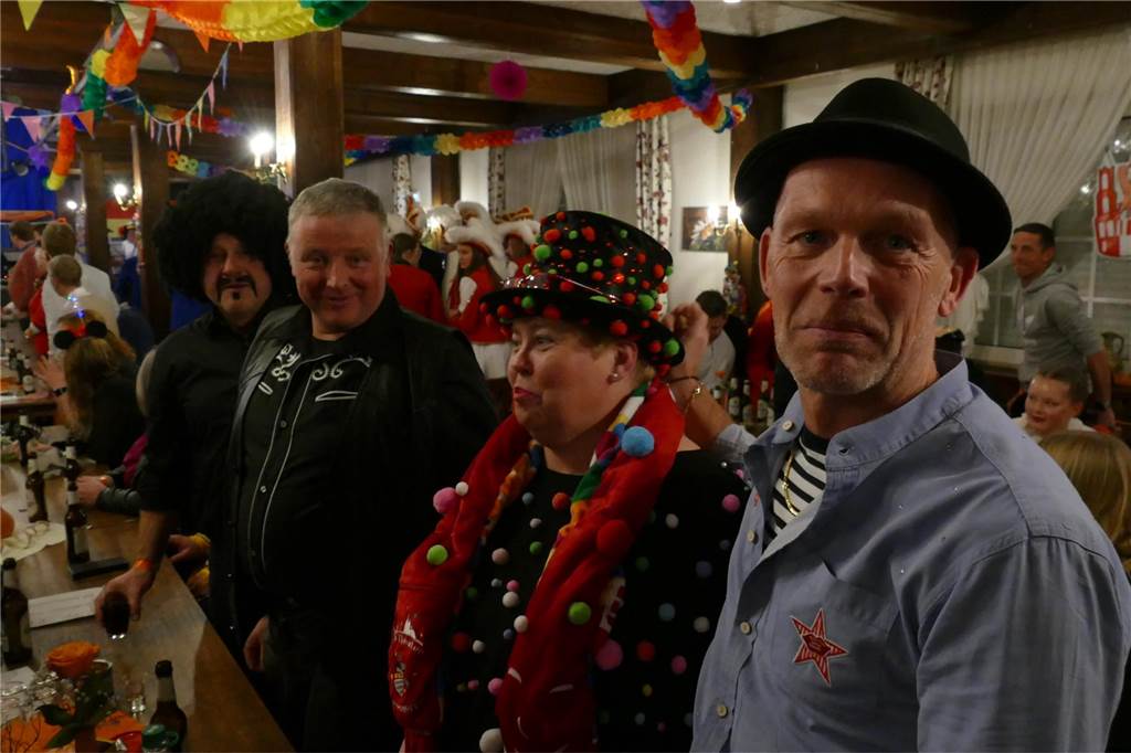 Viele Bilder: Kolpingkarneval in Graes: Grandioser Büttenabend