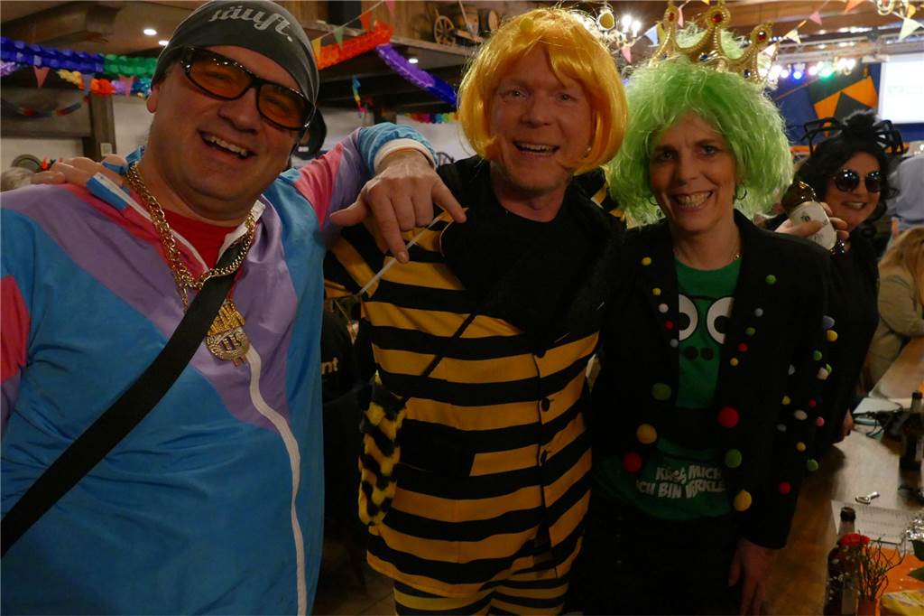 Viele Bilder: Kolpingkarneval in Graes: Grandioser Büttenabend