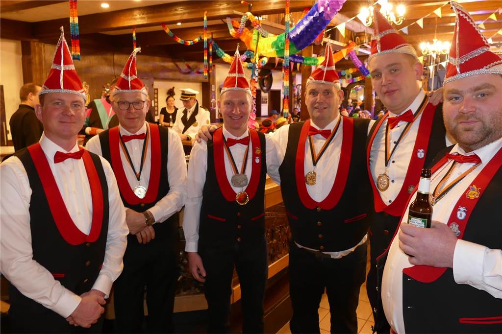 Viele Bilder: Kolpingkarneval in Graes: Grandioser Büttenabend
