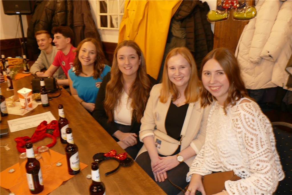 Viele Bilder: Kolpingkarneval in Graes: Grandioser Büttenabend