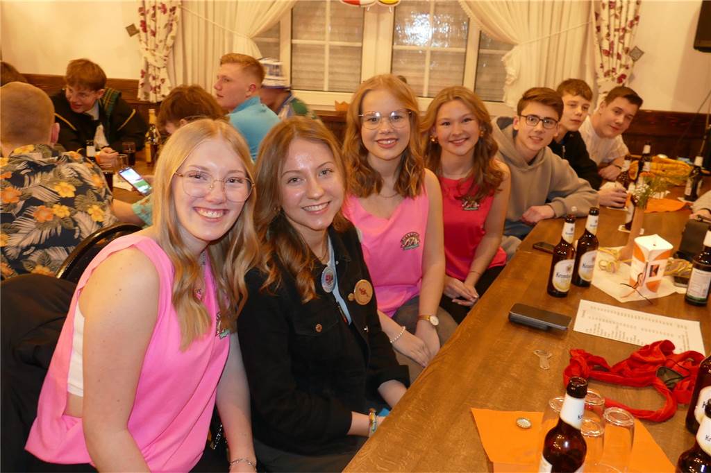 Viele Bilder: Kolpingkarneval in Graes: Grandioser Büttenabend