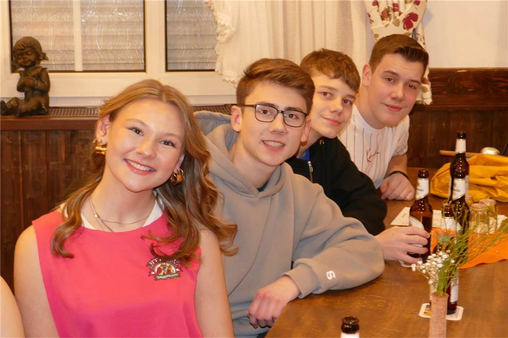 Viele Bilder: Kolpingkarneval in Graes: Grandioser Büttenabend