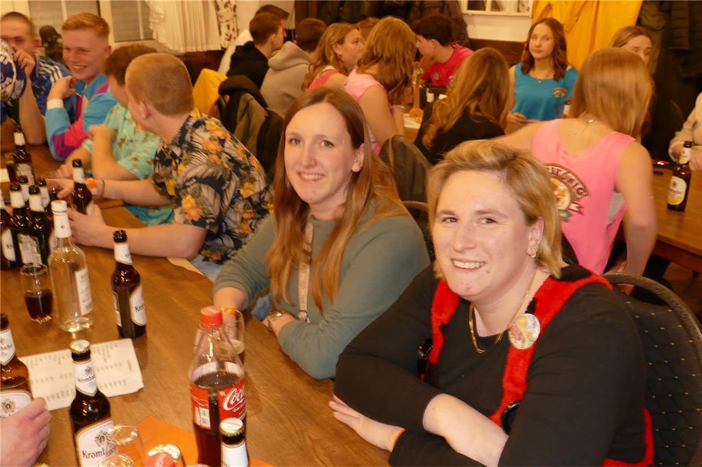 Viele Bilder: Kolpingkarneval in Graes: Grandioser Büttenabend