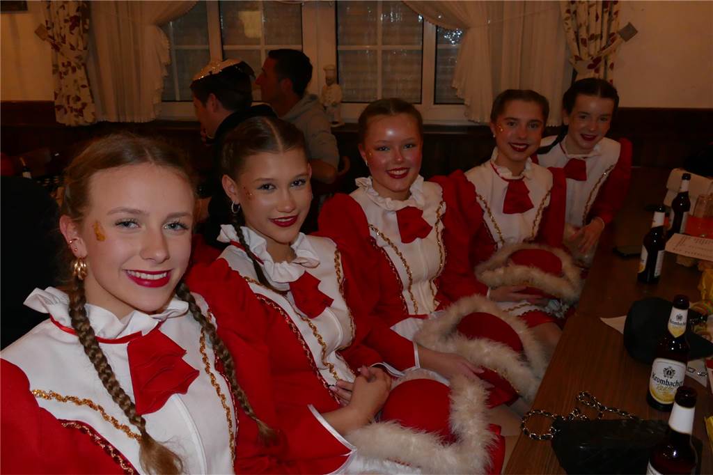 Viele Bilder: Kolpingkarneval in Graes: Grandioser Büttenabend