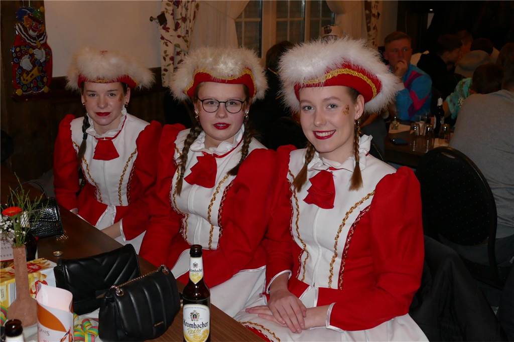 Viele Bilder: Kolpingkarneval in Graes: Grandioser Büttenabend