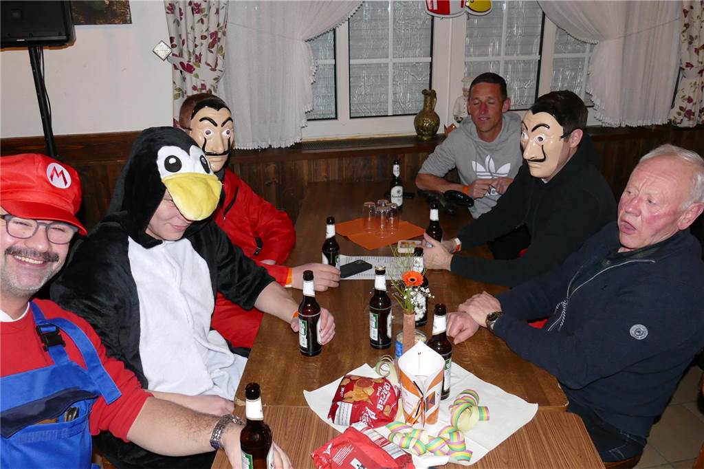 Viele Bilder: Kolpingkarneval in Graes: Grandioser Büttenabend