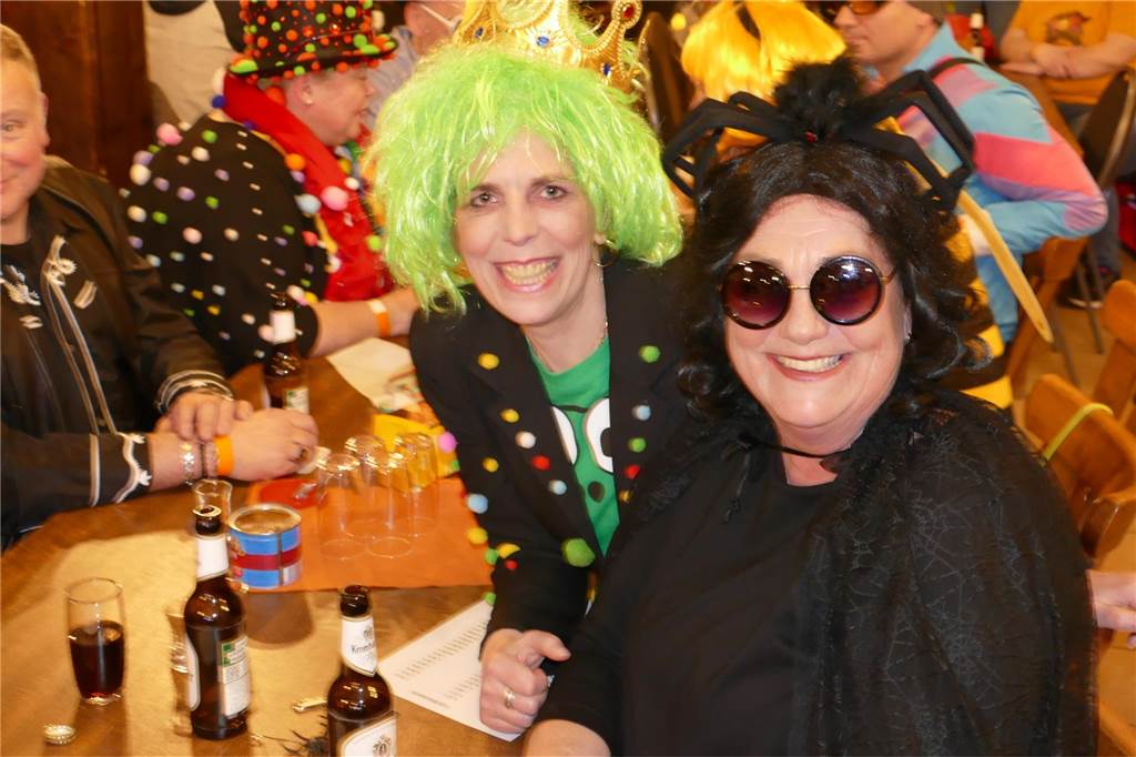 Viele Bilder: Kolpingkarneval in Graes: Grandioser Büttenabend