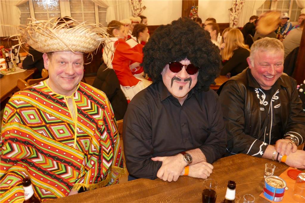 Viele Bilder: Kolpingkarneval in Graes: Grandioser Büttenabend
