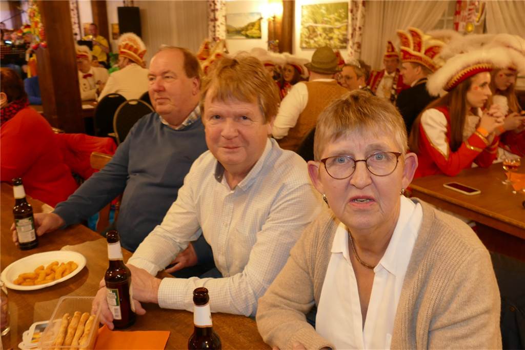 Viele Bilder: Kolpingkarneval in Graes: Grandioser Büttenabend