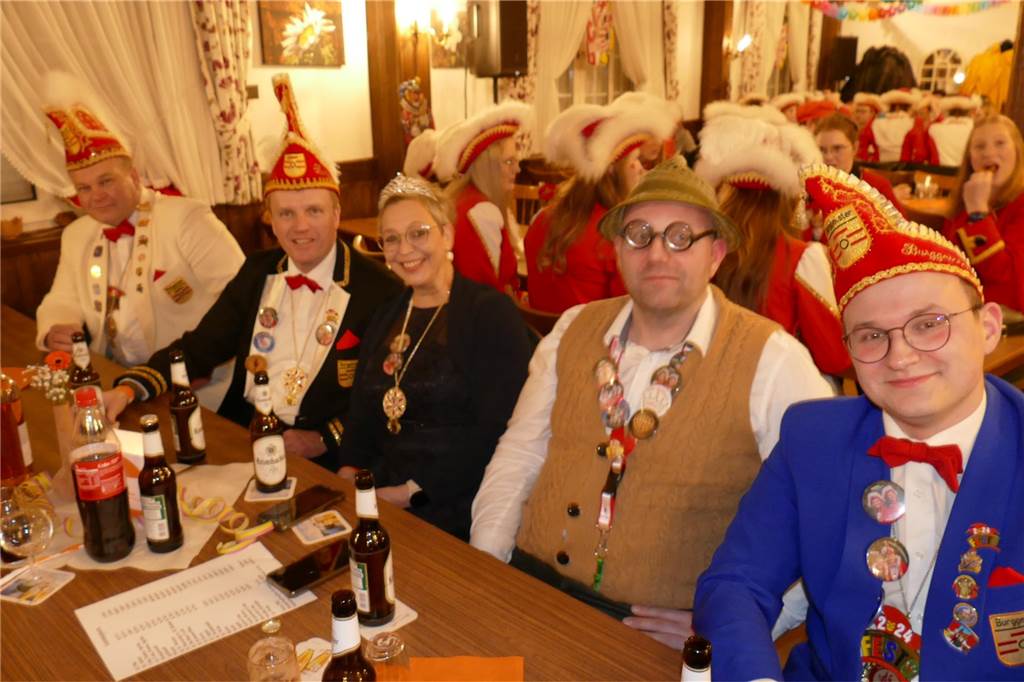 Viele Bilder: Kolpingkarneval in Graes: Grandioser Büttenabend