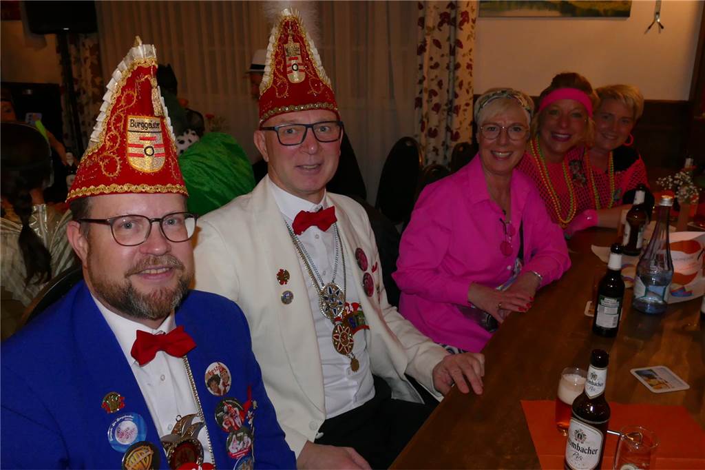 Viele Bilder: Kolpingkarneval in Graes: Grandioser Büttenabend