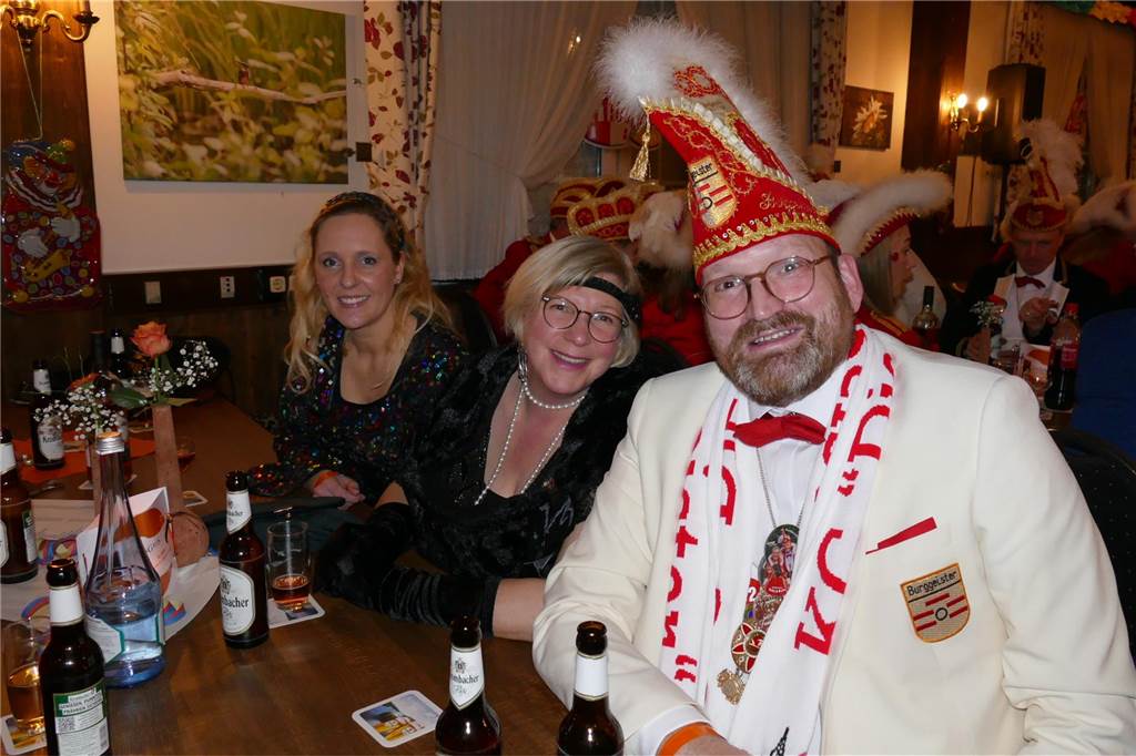 Viele Bilder: Kolpingkarneval in Graes: Grandioser Büttenabend
