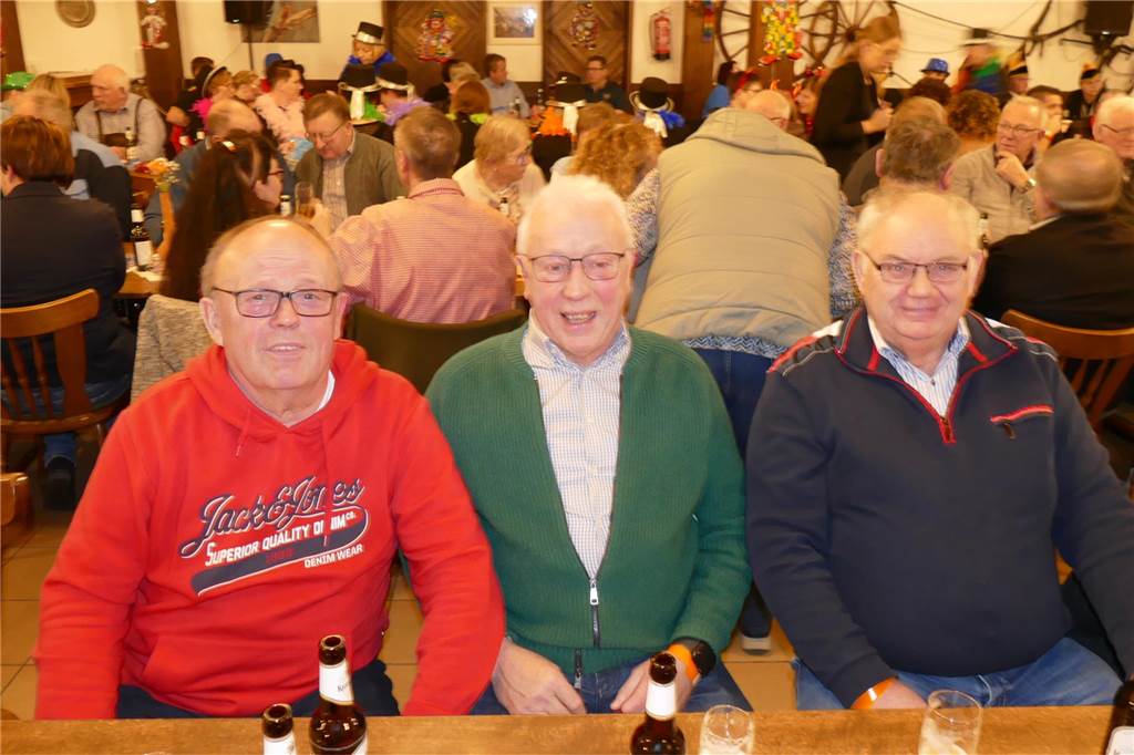 Viele Bilder: Kolpingkarneval in Graes: Grandioser Büttenabend