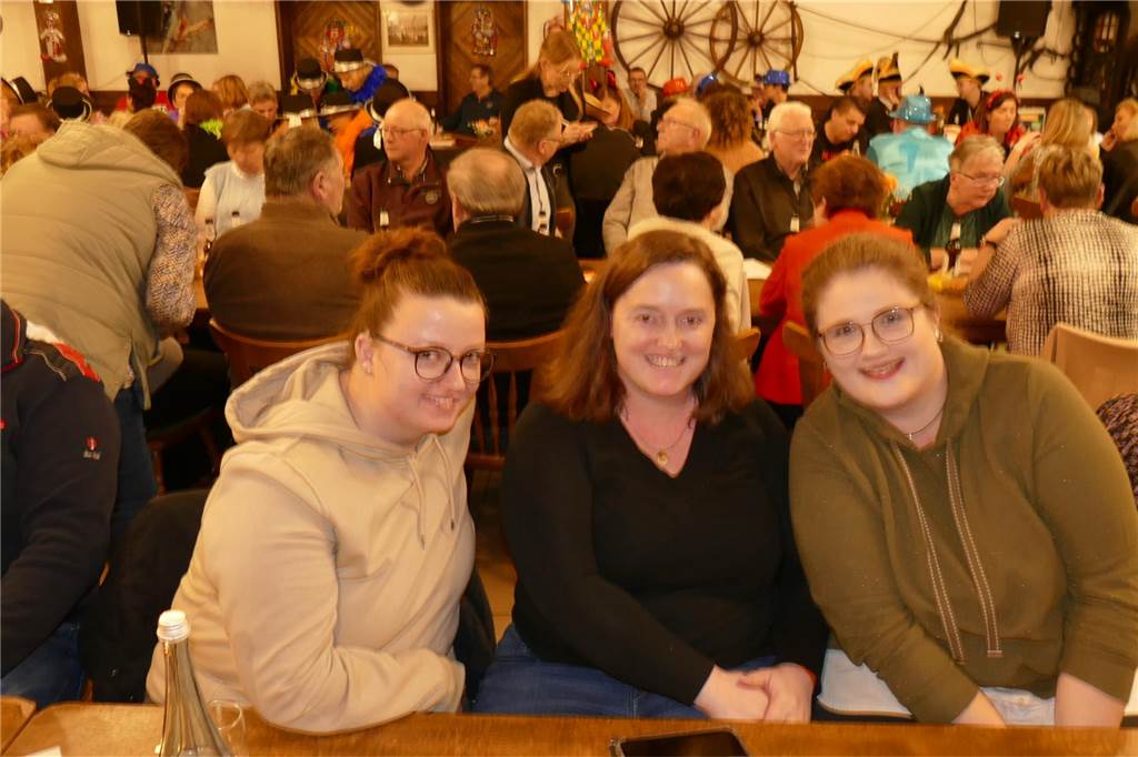 Viele Bilder: Kolpingkarneval in Graes: Grandioser Büttenabend