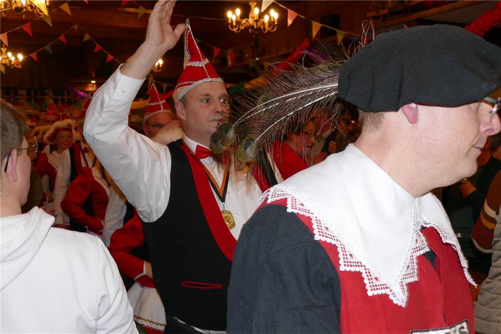 Viele Bilder: Kolpingkarneval in Graes: Grandioser Büttenabend