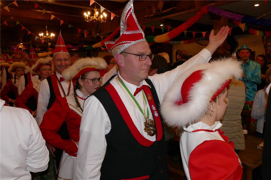 Viele Bilder: Kolpingkarneval in Graes: Grandioser Büttenabend