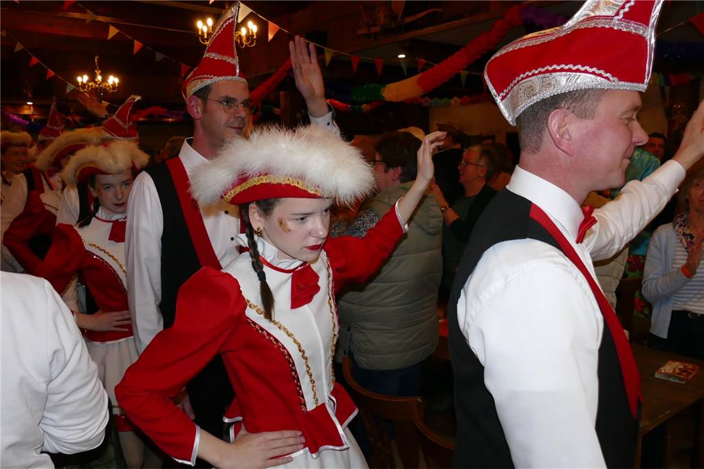 Viele Bilder: Kolpingkarneval in Graes: Grandioser Büttenabend
