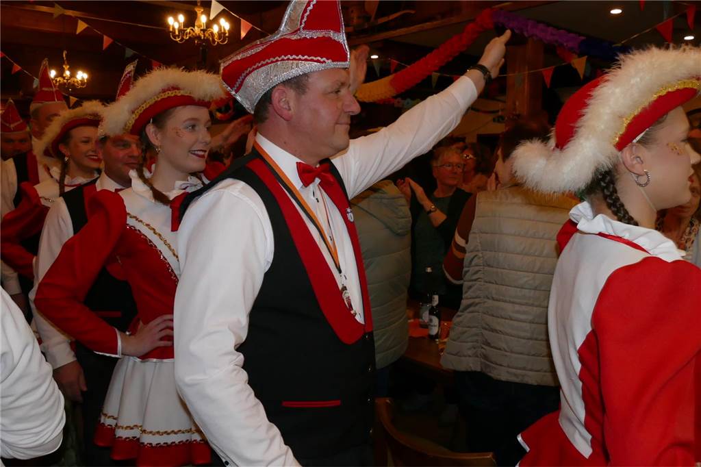 Viele Bilder: Kolpingkarneval in Graes: Grandioser Büttenabend