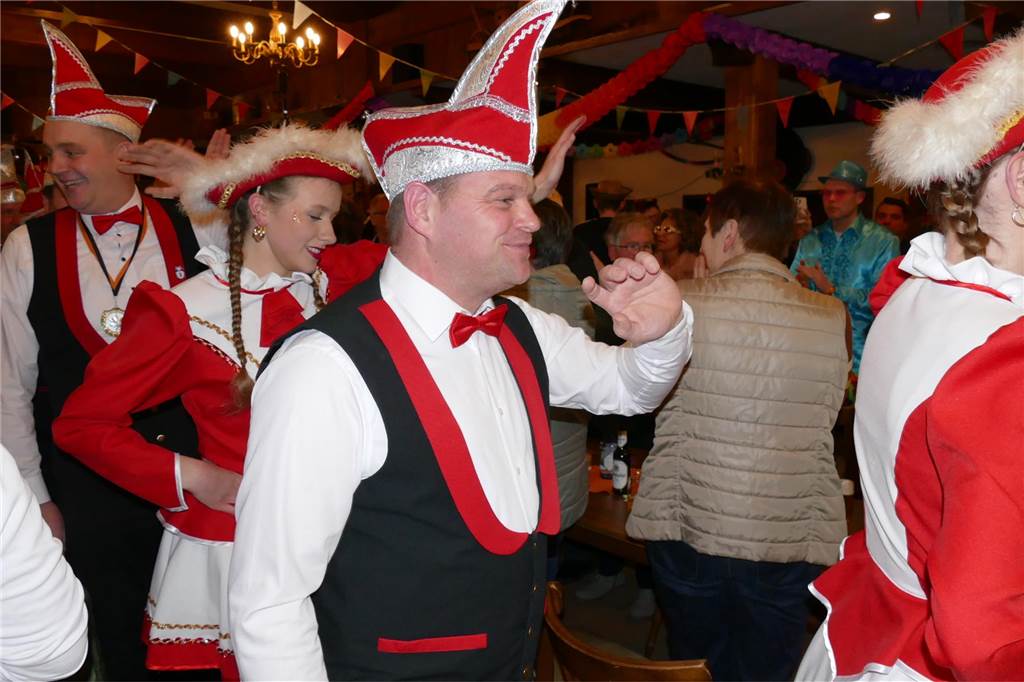 Viele Bilder: Kolpingkarneval in Graes: Grandioser Büttenabend
