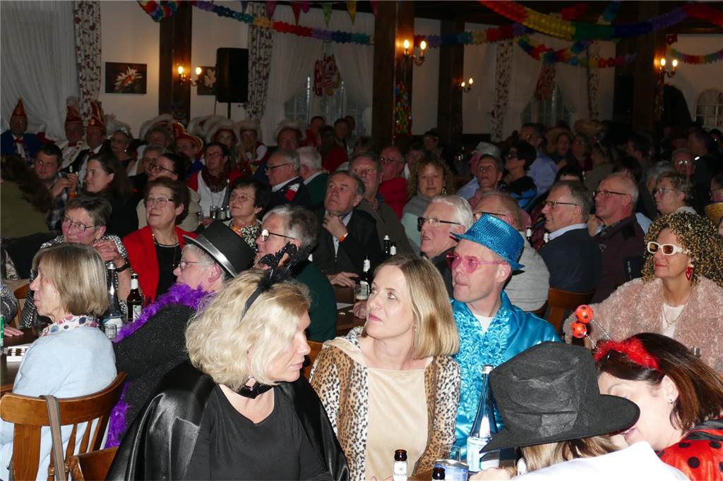 Viele Bilder: Kolpingkarneval in Graes: Grandioser Büttenabend