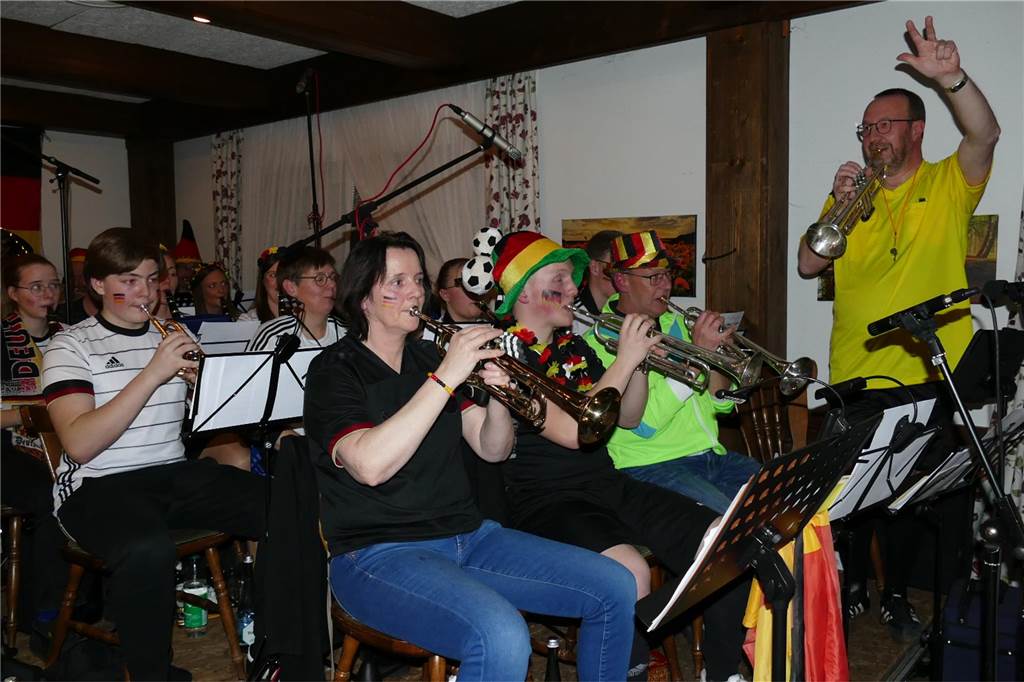 Viele Bilder: Kolpingkarneval in Graes: Grandioser Büttenabend
