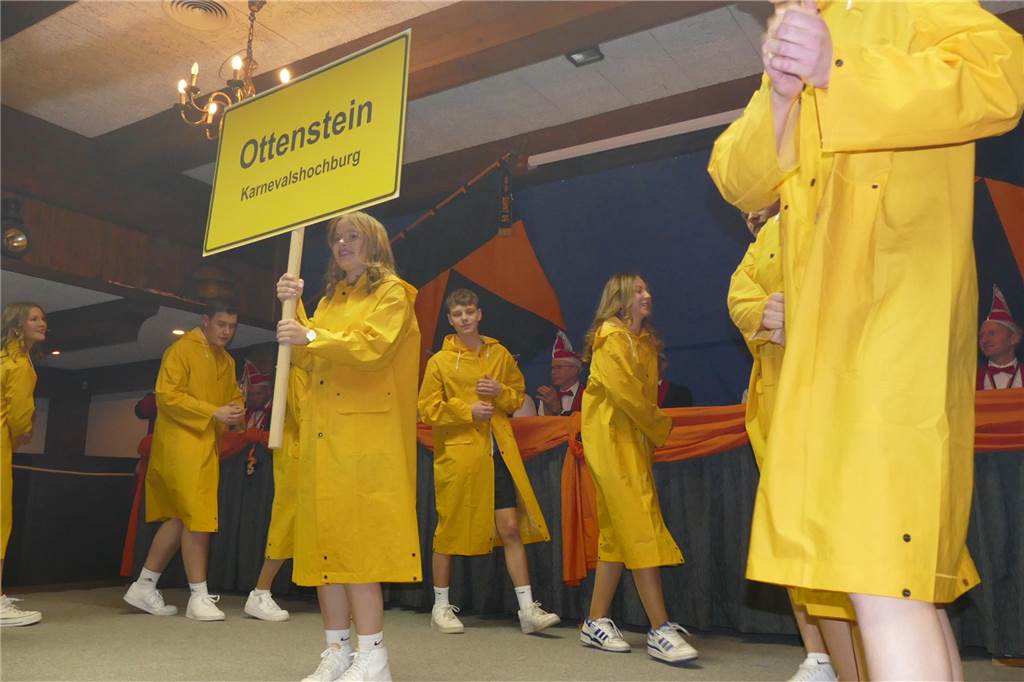 Viele Bilder: Kolpingkarneval in Graes: Grandioser Büttenabend