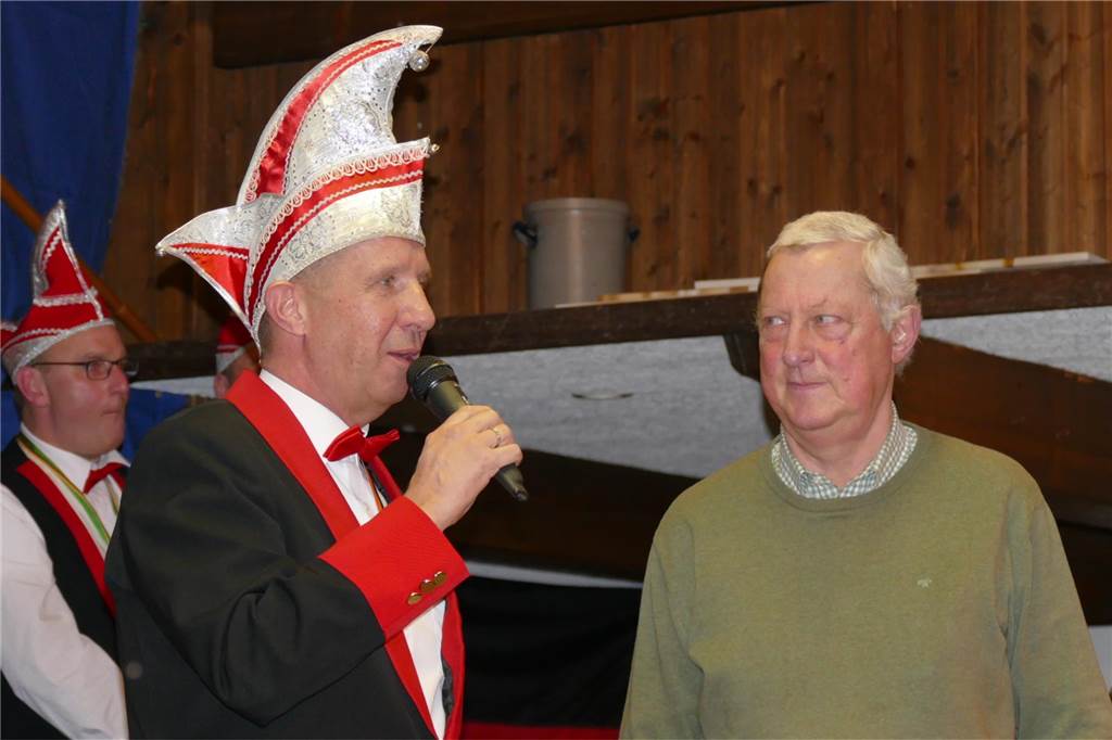Viele Bilder: Kolpingkarneval in Graes: Grandioser Büttenabend