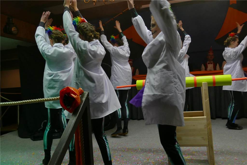 Viele Bilder: Kolpingkarneval in Graes: Grandioser Büttenabend