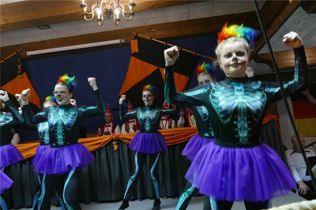 Viele Bilder: Kolpingkarneval in Graes: Grandioser Büttenabend