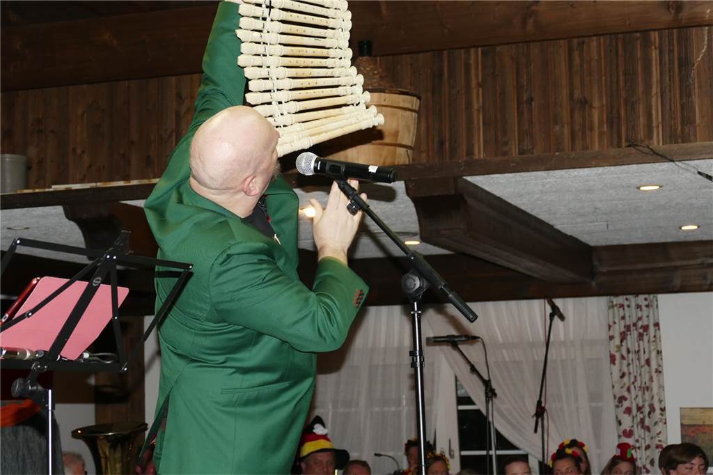 Viele Bilder: Kolpingkarneval in Graes: Grandioser Büttenabend