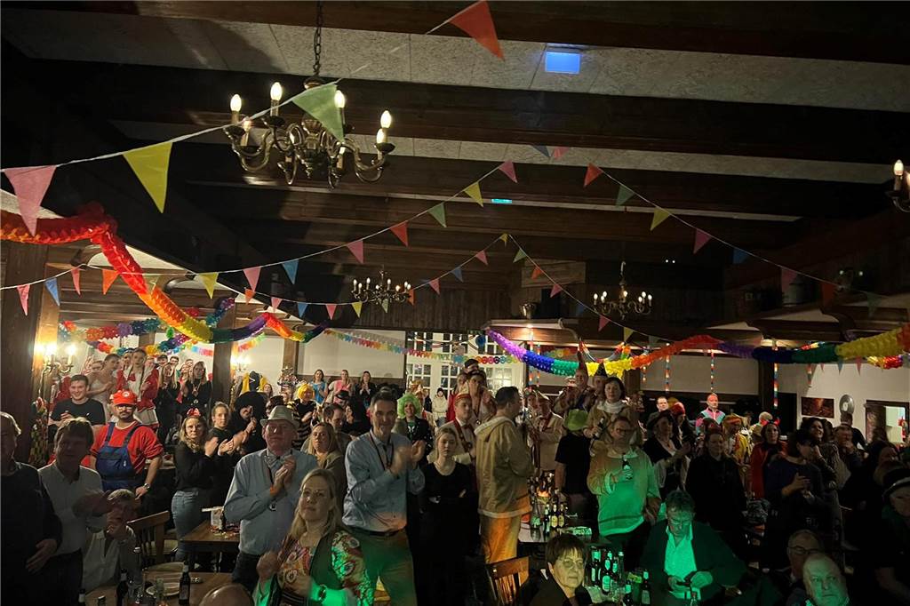 Viele Bilder: Kolpingkarneval in Graes: Grandioser Büttenabend