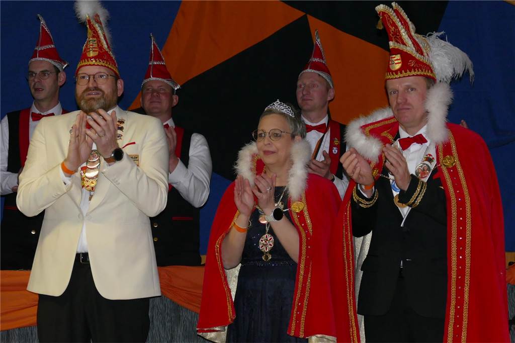 Viele Bilder: Kolpingkarneval in Graes: Grandioser Büttenabend