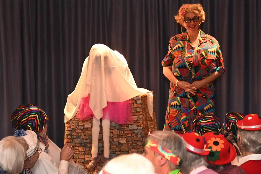Karnevalsfeier der KFD Dorsten-Rhade: Ausgelassene Stimmung unter dem Motto „Maskerhade“