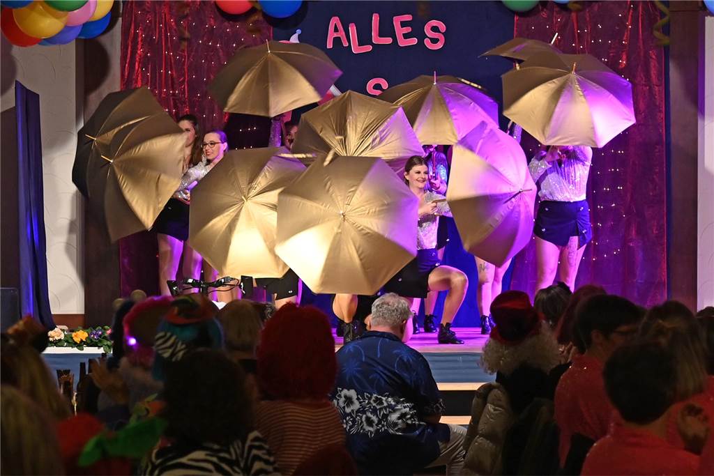 Theatergruppe St. Nikolaus feierte ausgelassen Frauenkarneval