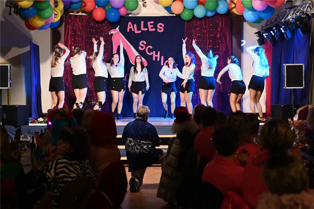 Theatergruppe St. Nikolaus feierte ausgelassen Frauenkarneval