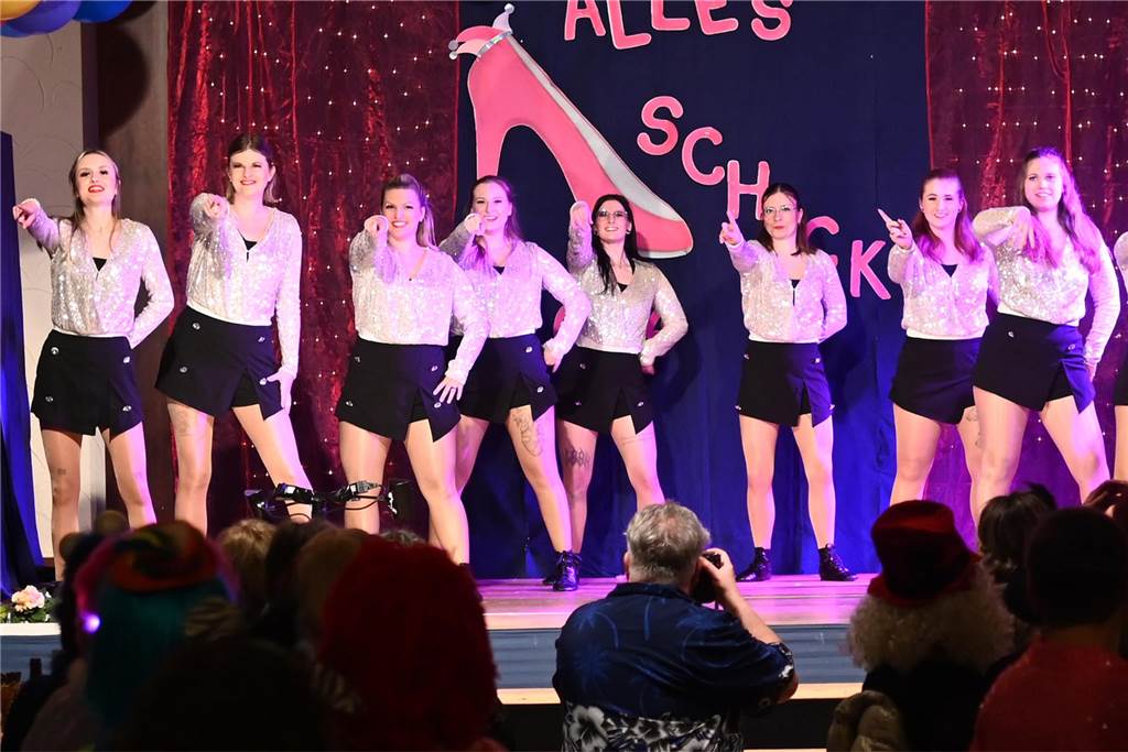 Theatergruppe St. Nikolaus feierte ausgelassen Frauenkarneval