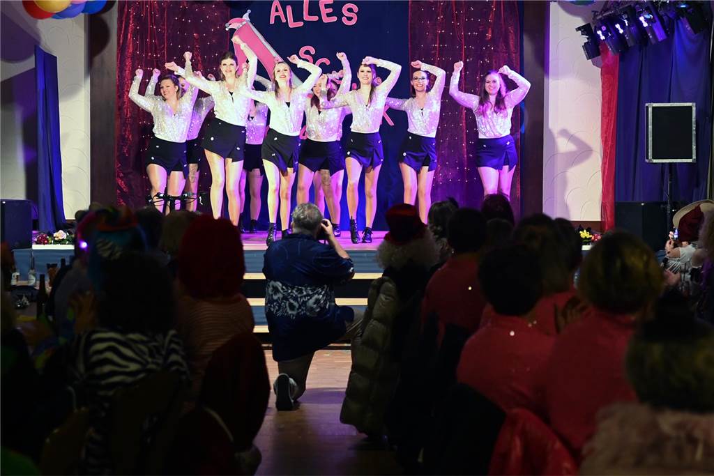 Theatergruppe St. Nikolaus feierte ausgelassen Frauenkarneval
