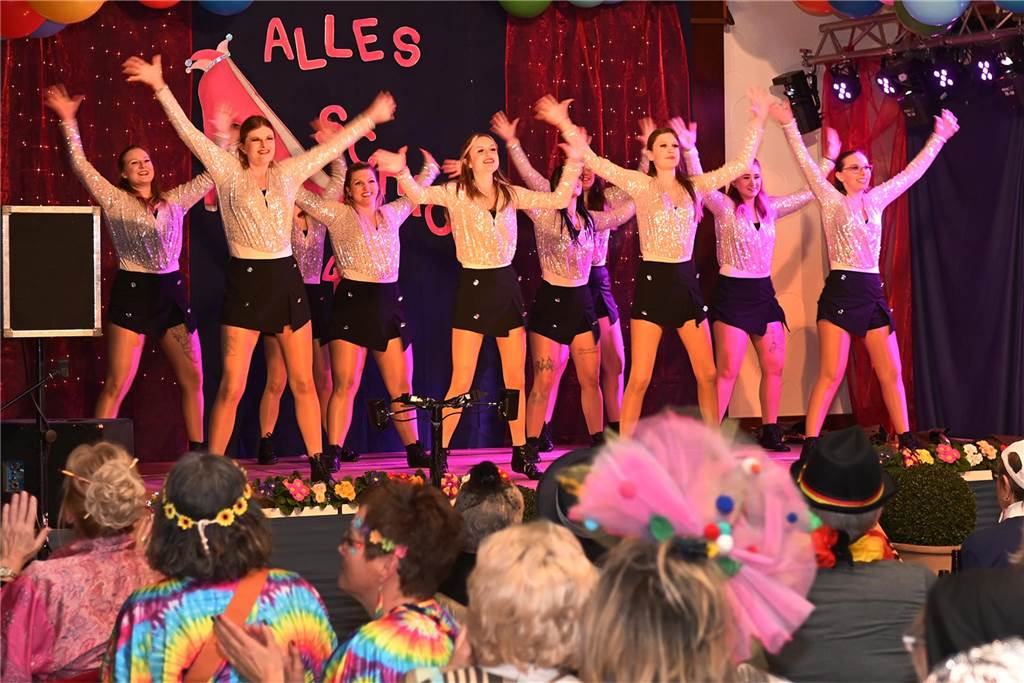 Theatergruppe St. Nikolaus feierte ausgelassen Frauenkarneval