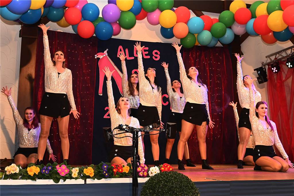 Theatergruppe St. Nikolaus feierte ausgelassen Frauenkarneval