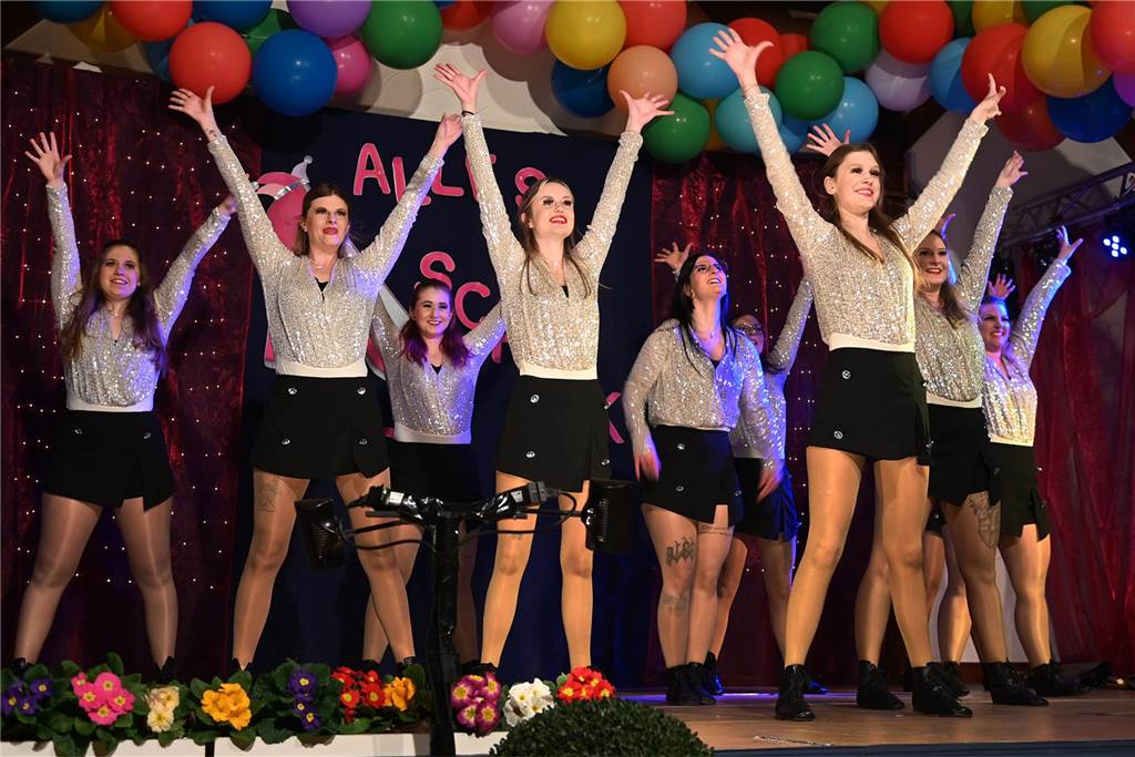 Theatergruppe St. Nikolaus feierte ausgelassen Frauenkarneval