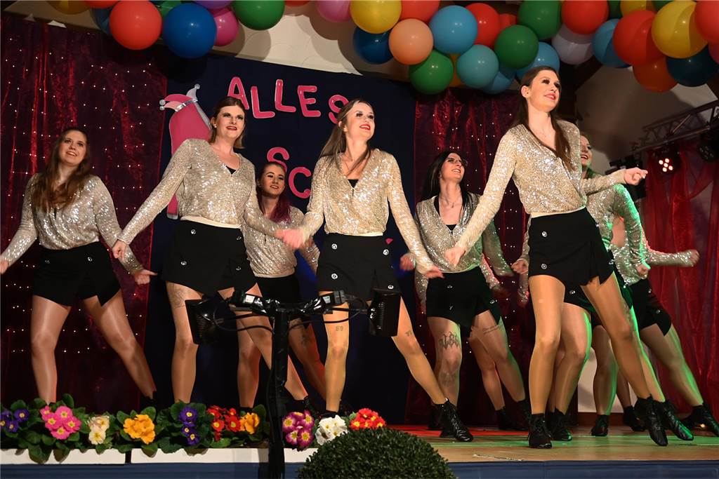 Theatergruppe St. Nikolaus feierte ausgelassen Frauenkarneval