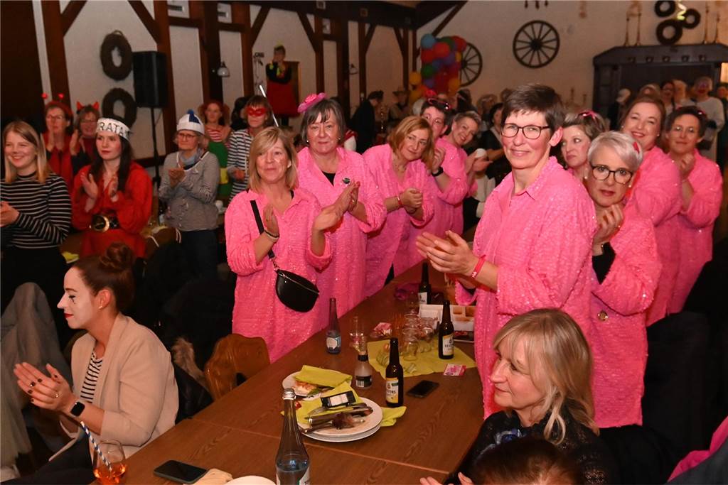 Theatergruppe St. Nikolaus feierte ausgelassen Frauenkarneval