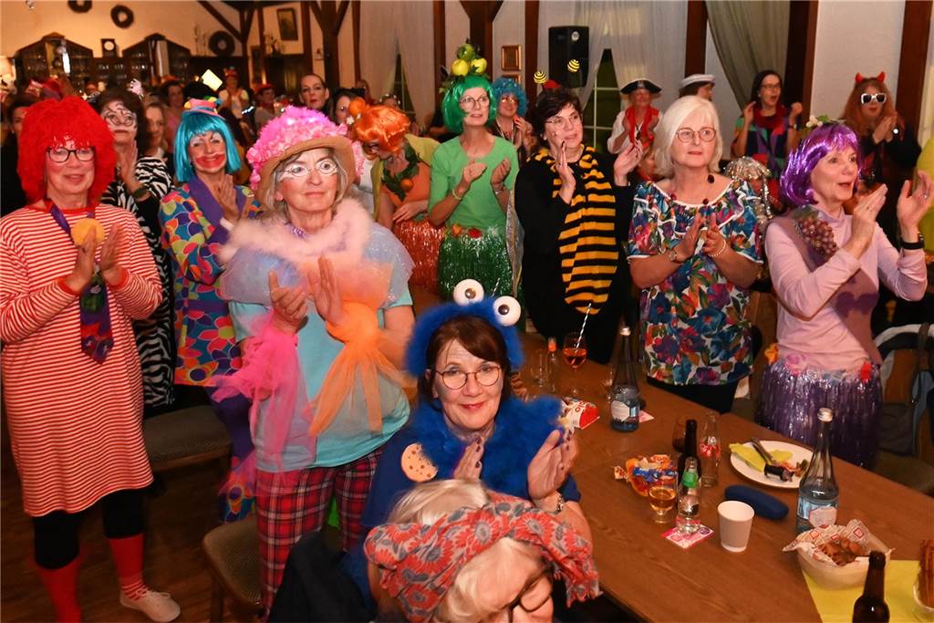 Theatergruppe St. Nikolaus feierte ausgelassen Frauenkarneval