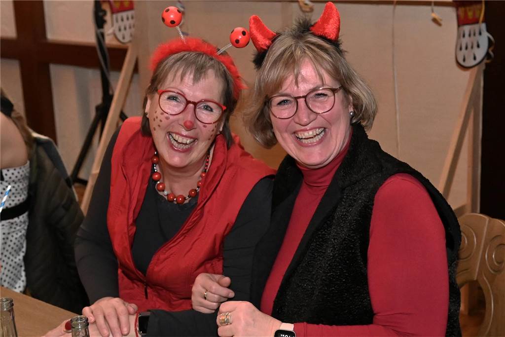 Theatergruppe St. Nikolaus feierte ausgelassen Frauenkarneval